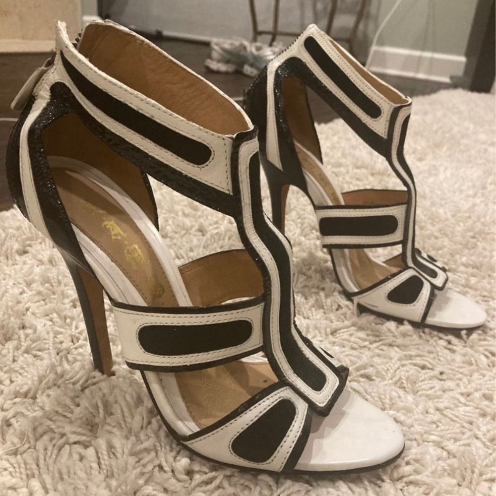 L.A.M.B. by Gwen Stefani Stiletto Heel size 7